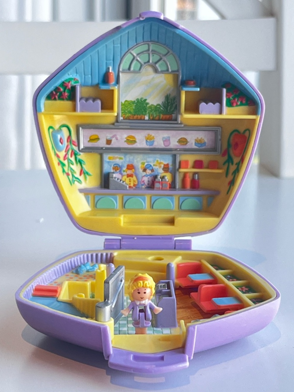 Polly pocket vintage 1992 burger fast food restaurant compact